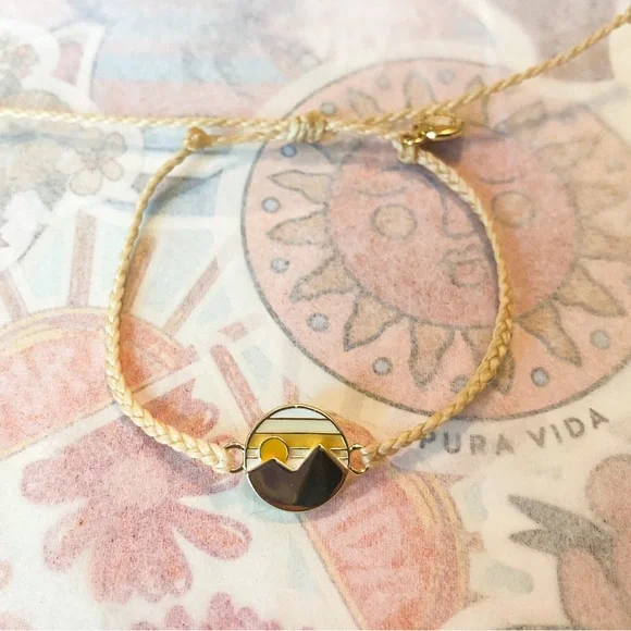 Pura Vida “Twin Peaks” with cream colored bitty braid beacelet - Picture 1 of 4